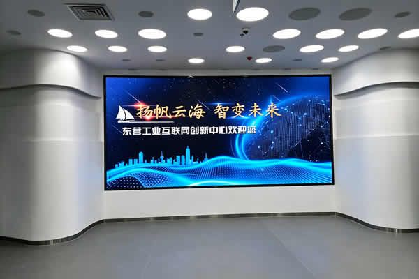 LED顯示屏在商業綜合體的應用：購物中心、寫字樓、酒店大堂該怎么選